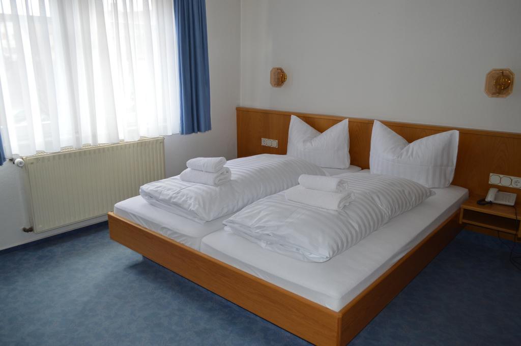 Gasthof Hotel Loewen Bad Buchau Room photo