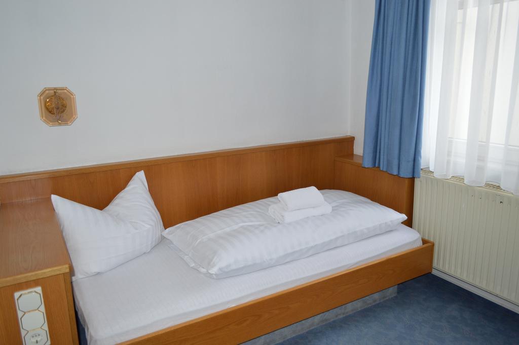Gasthof Hotel Loewen Bad Buchau Room photo